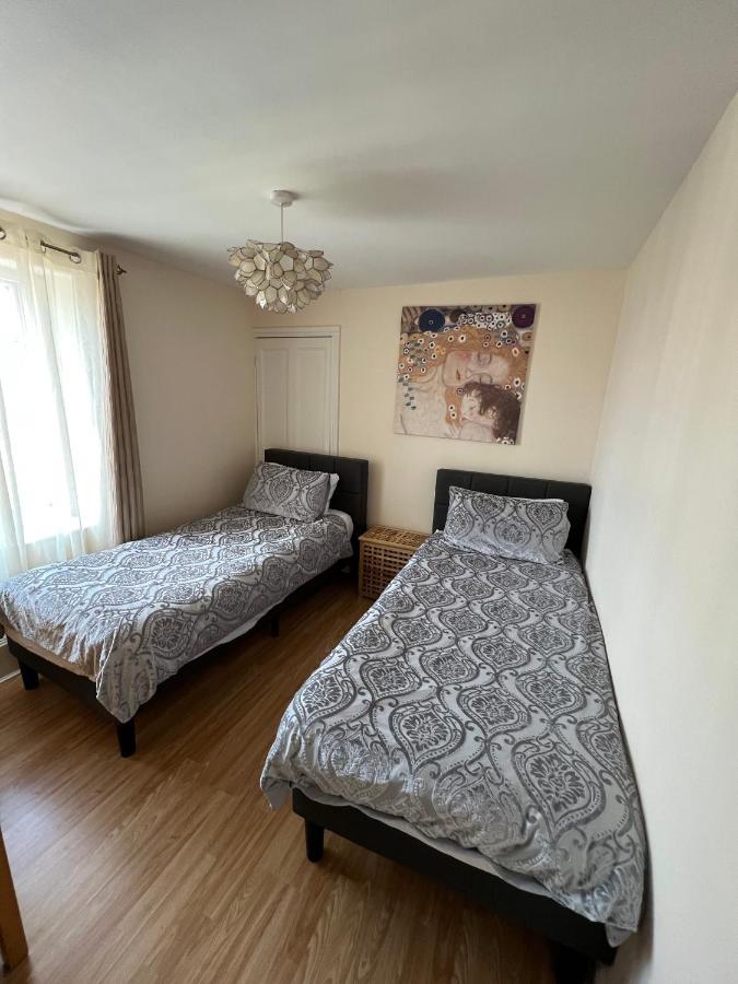 Stay In Yeovil Town Centre, Large 2 Bd Apt With Parking, Sleeps 4 Eksteriør billede