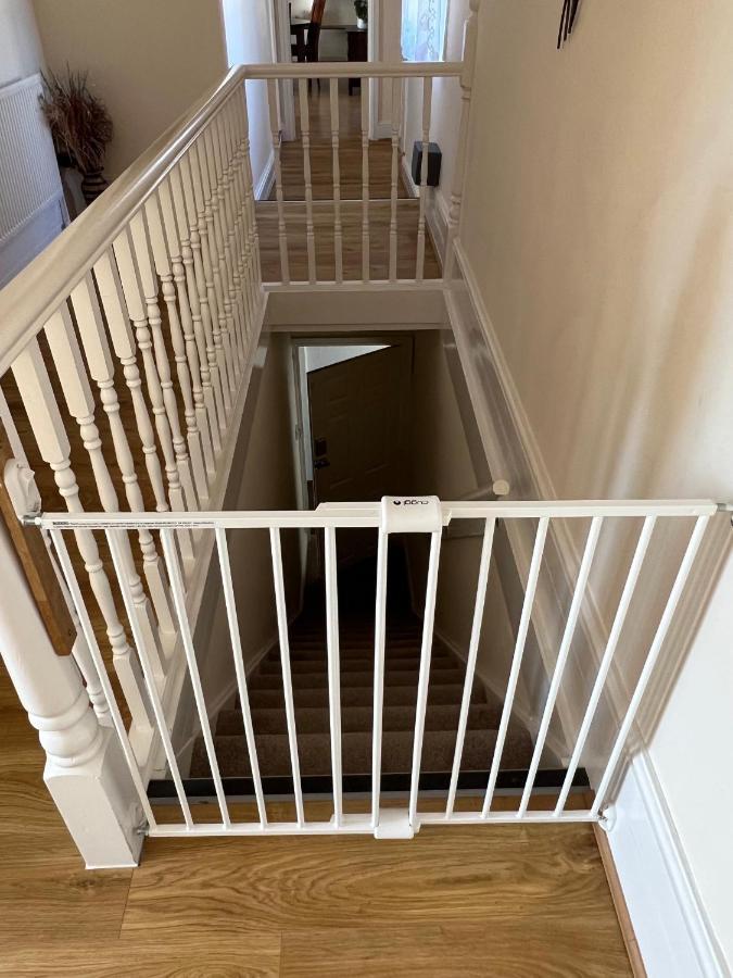 Stay In Yeovil Town Centre, Large 2 Bd Apt With Parking, Sleeps 4 Eksteriør billede