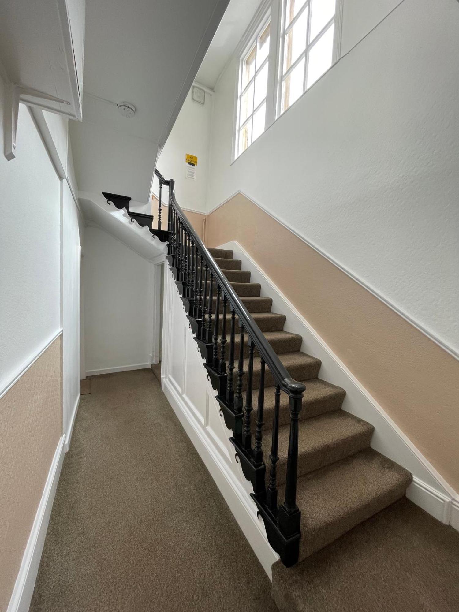 Stay In Yeovil Town Centre, Large 2 Bd Apt With Parking, Sleeps 4 Eksteriør billede
