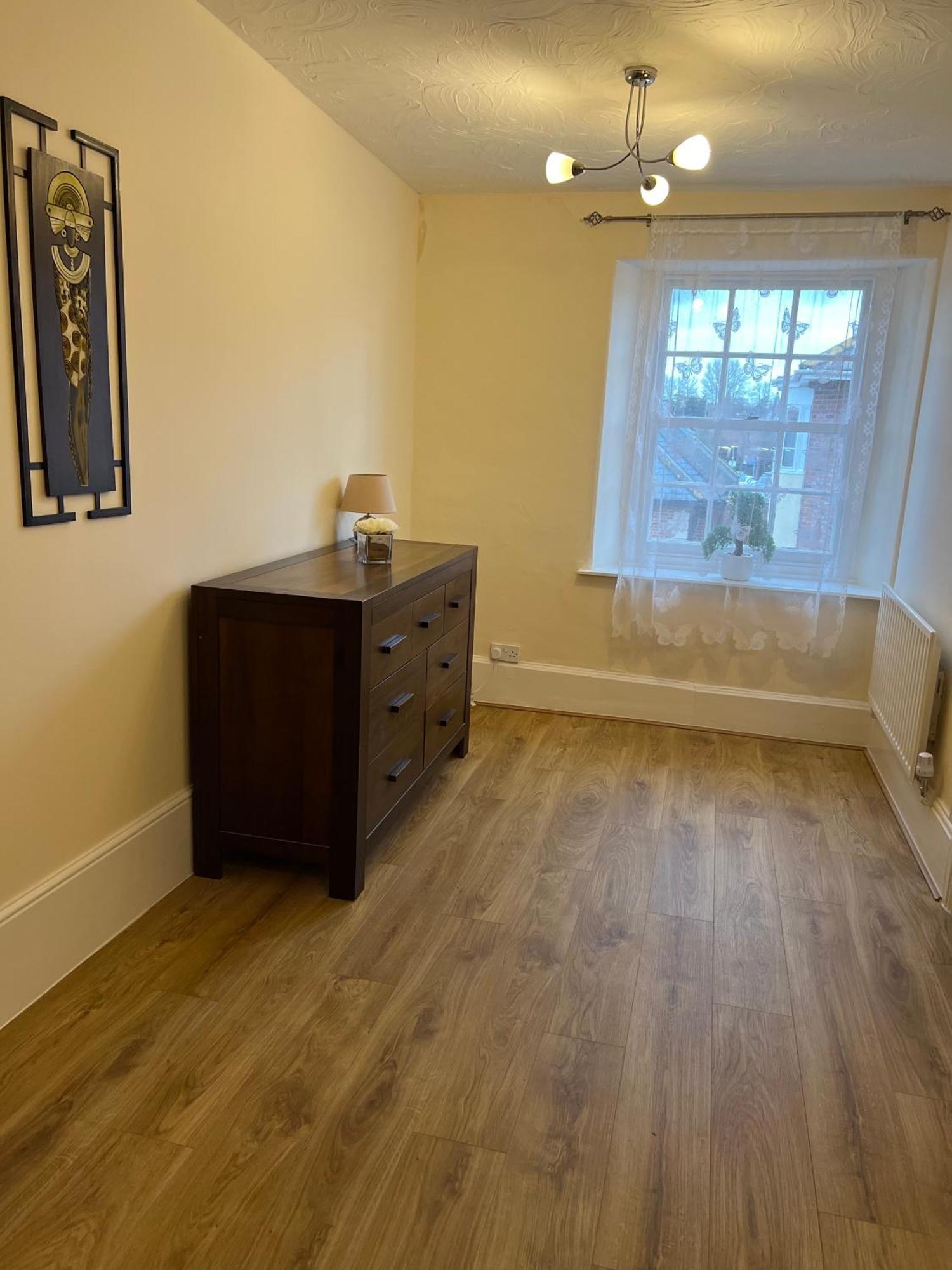 Stay In Yeovil Town Centre, Large 2 Bd Apt With Parking, Sleeps 4 Eksteriør billede