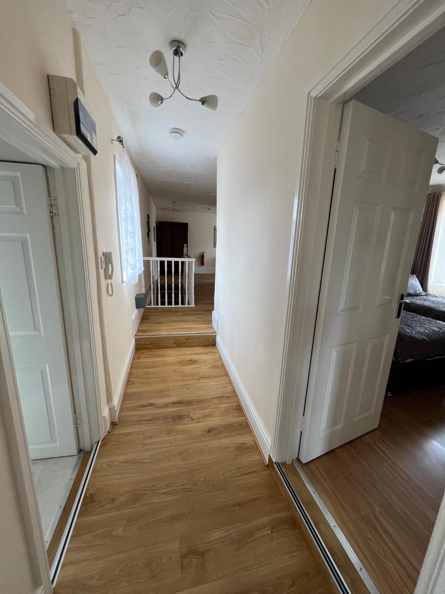 Stay In Yeovil Town Centre, Large 2 Bd Apt With Parking, Sleeps 4 Eksteriør billede