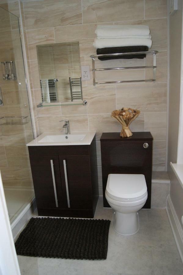 Stay In Yeovil Town Centre, Large 2 Bd Apt With Parking, Sleeps 4 Eksteriør billede